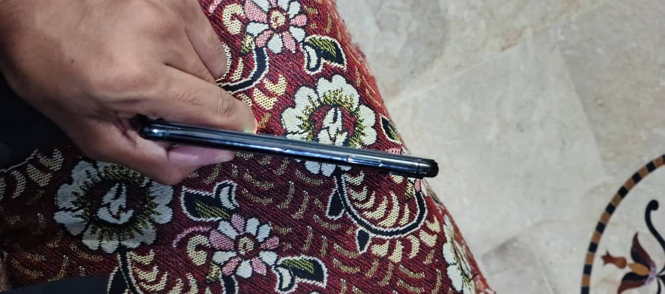 Apple iPhone XS 1