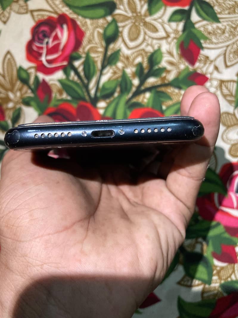 Apple iPhone XR 1