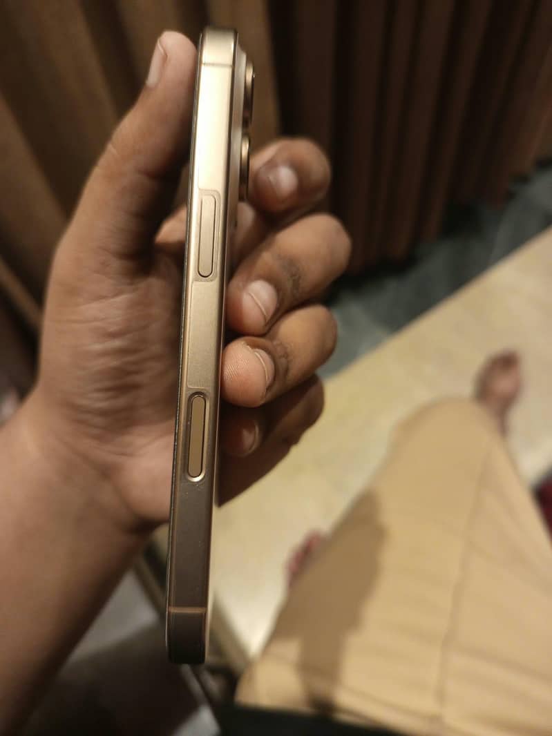 Apple iPhone 16 Pro 1