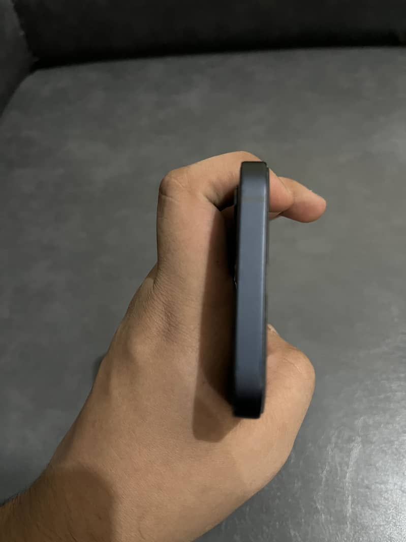 Apple iPhone 12 4