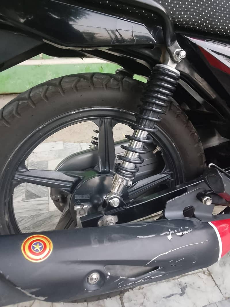 Suzuki GR 150 4
