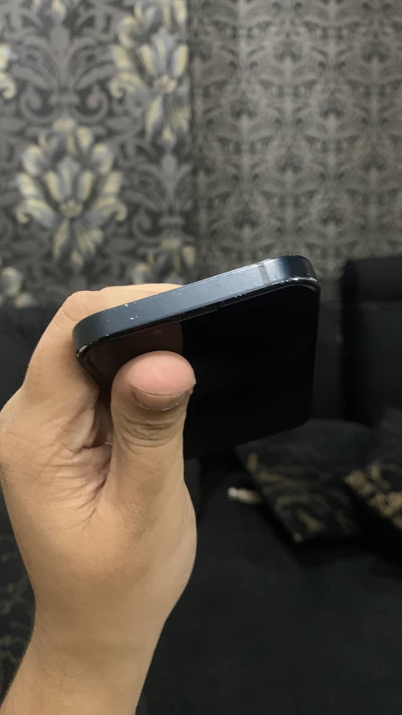 Apple iPhone 13 mini 4