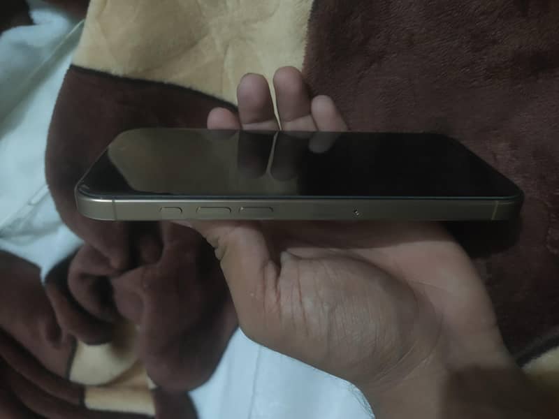 Apple iPhone 16 Pro Max 3