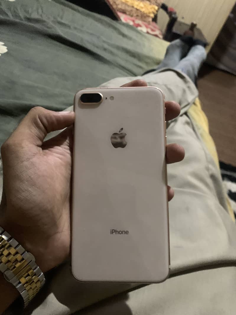 Apple iPhone 8 Plus 3