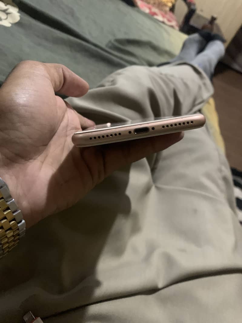 Apple iPhone 8 Plus 4