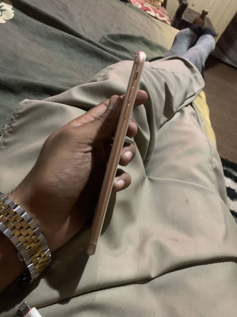 Apple iPhone 8 Plus 5
