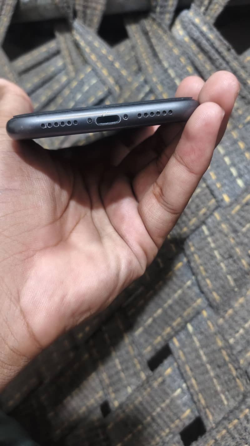 Apple iPhone 11 0