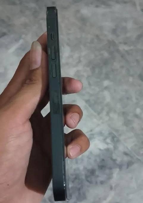 Apple iPhone 13 Pro 4