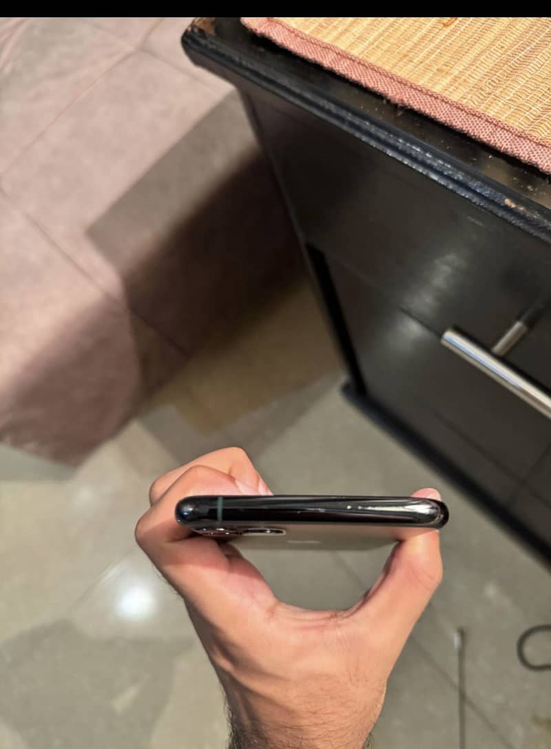 Apple iPhone 11 Pro Max 4
