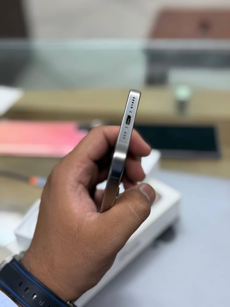 Iphone 15 Pro HK model 2