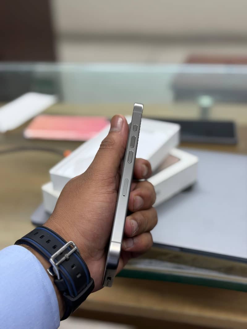 Iphone 15 Pro HK model 4