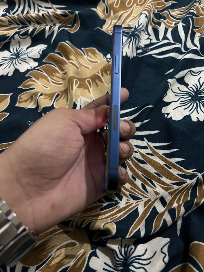 Apple iPhone 12 2