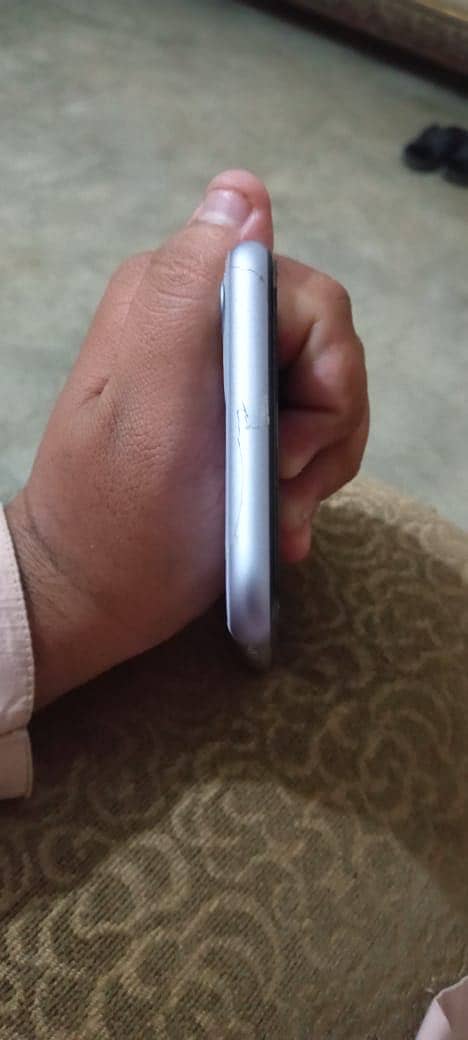 Apple iPhone 11 3