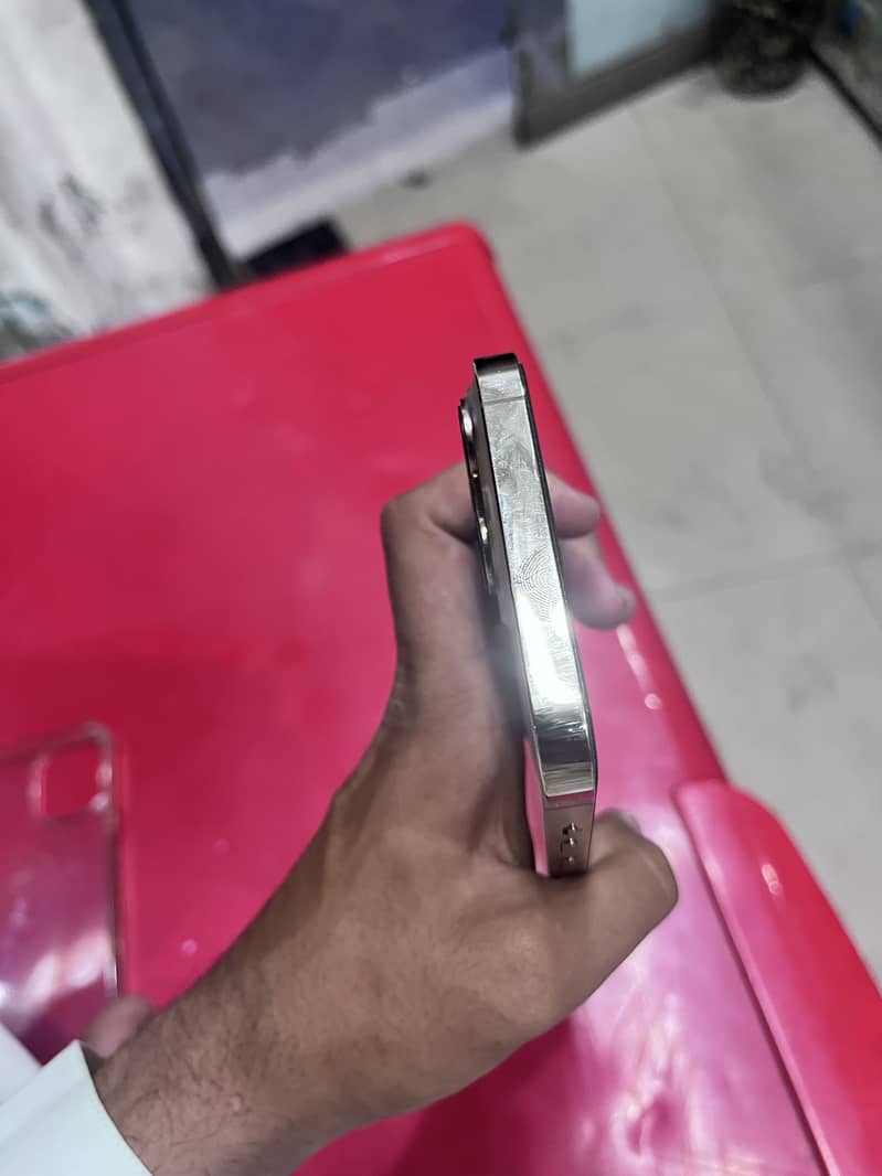 Apple iPhone 13 Pro Max 0