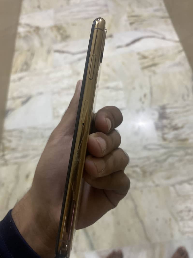Apple iPhone XS Max 1