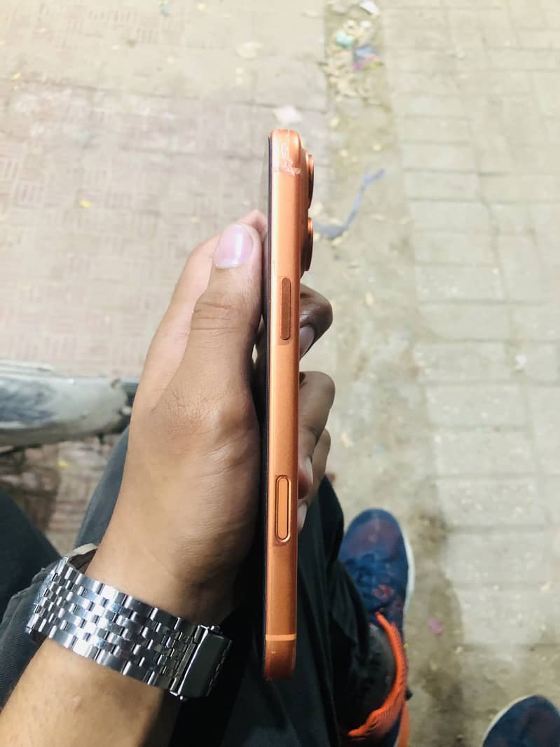 Apple iPhone 17 Pro Max 4