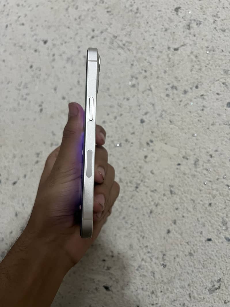 Apple iPhone 13 2