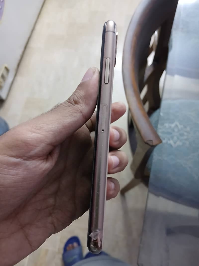 Apple iPhone XS 1