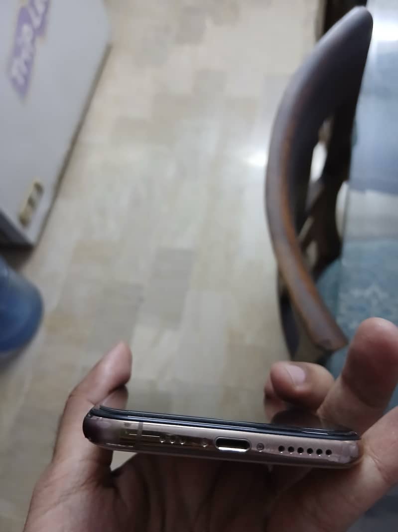 Apple iPhone XS 3