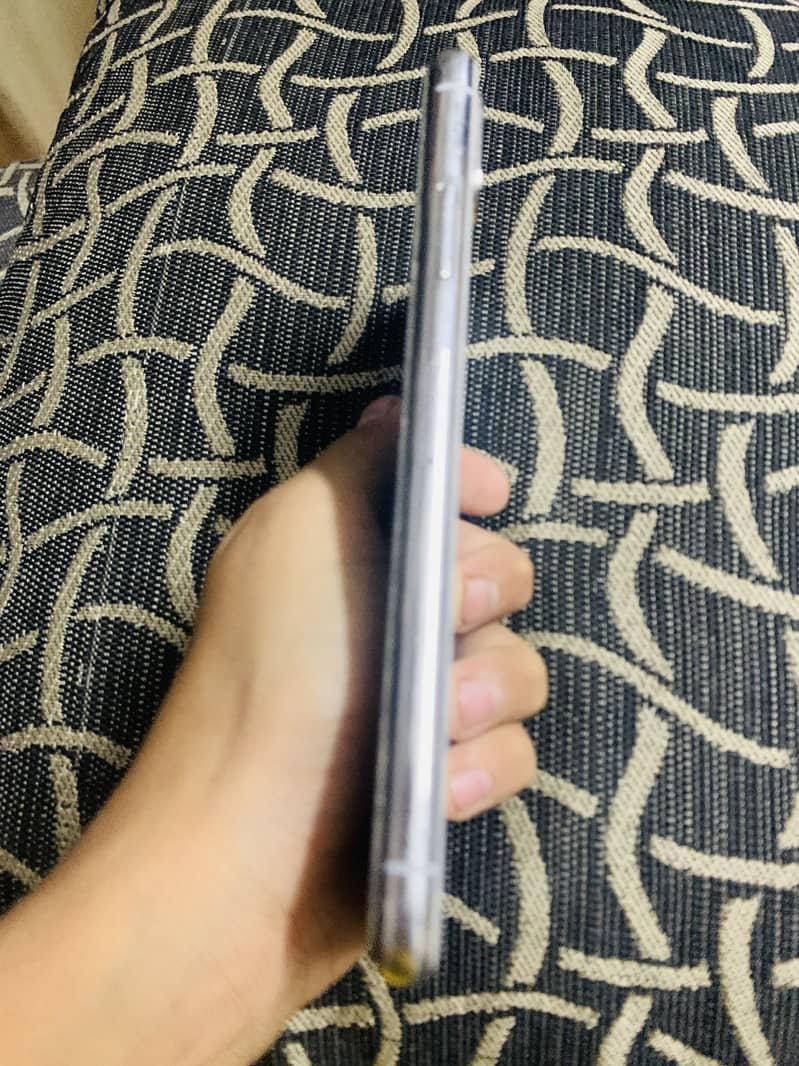 Apple iPhone X 3