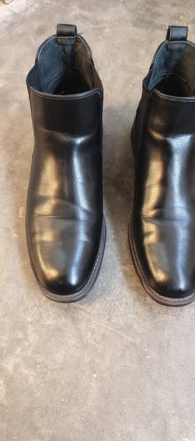 Chelsea shoes black
