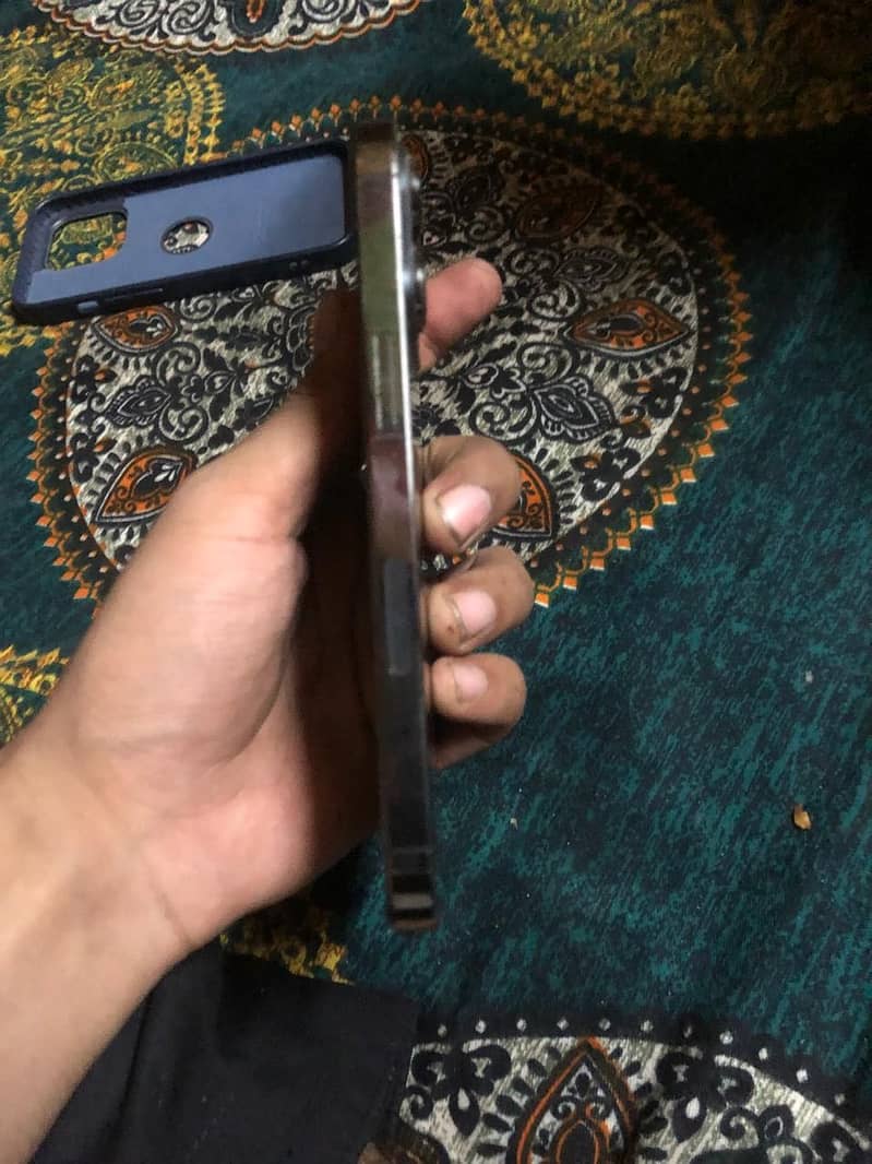 Apple iPhone 13 Pro 1