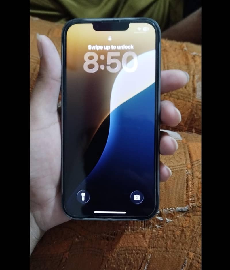 Apple iPhone 13 4