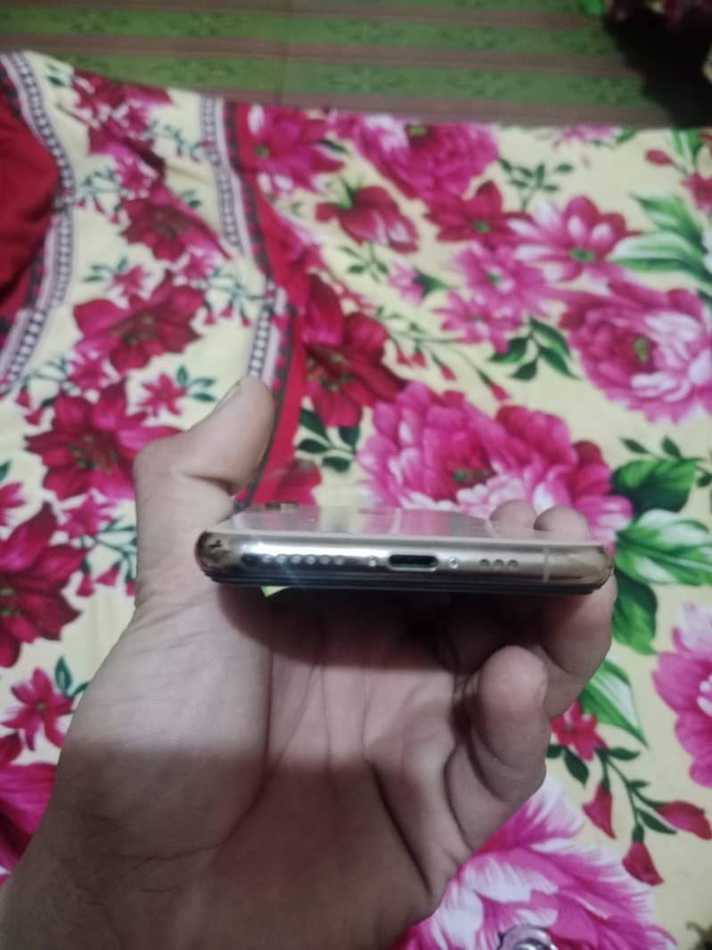 Apple iPhone XS 7