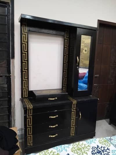 Dressing Table with 4 Drawers and 2 Cabinet