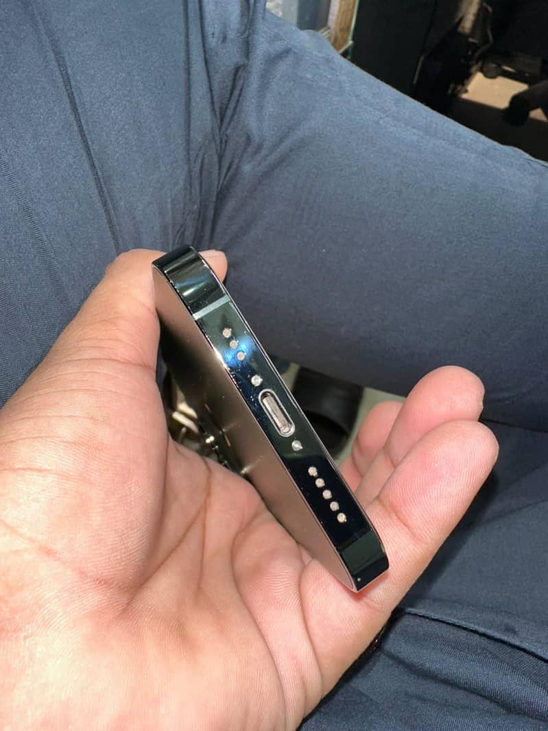 Apple iPhone 13 Pro 1