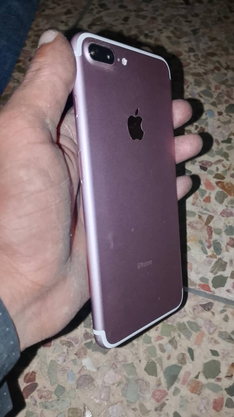 Apple iPhone 7 Plus 2