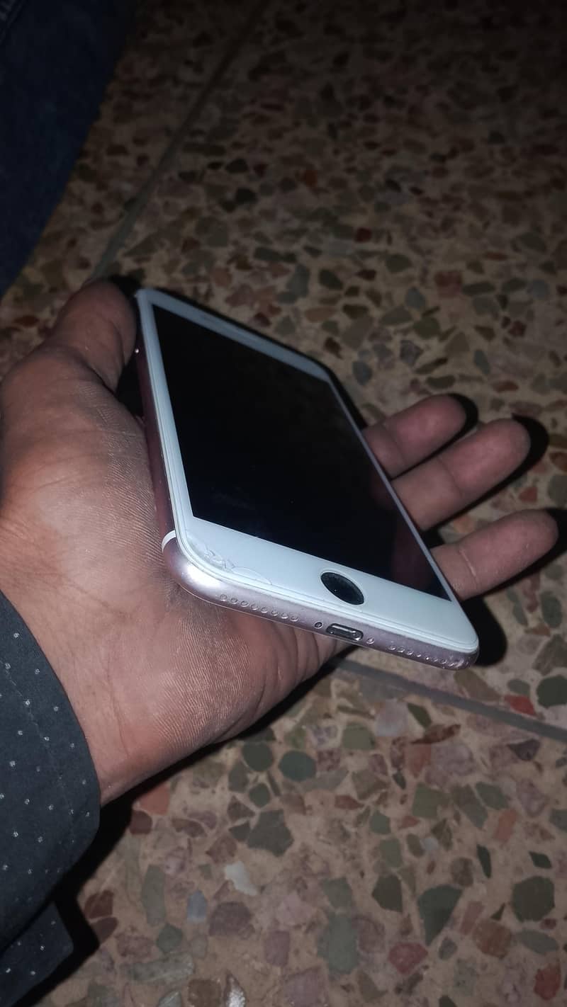 Apple iPhone 7 Plus 3