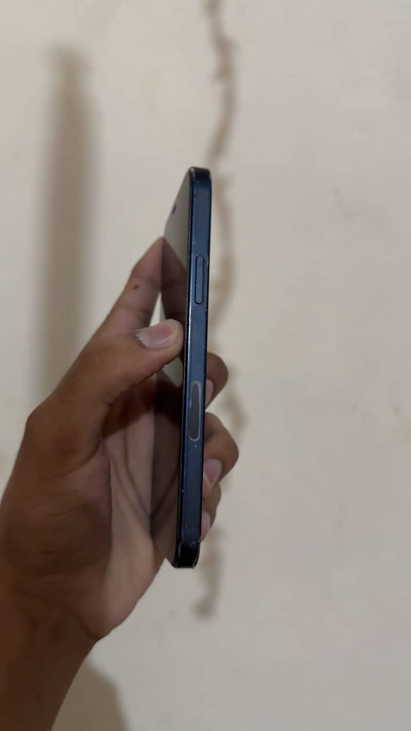 Apple iPhone 12 4