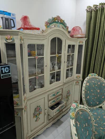 Showcase in deco paint