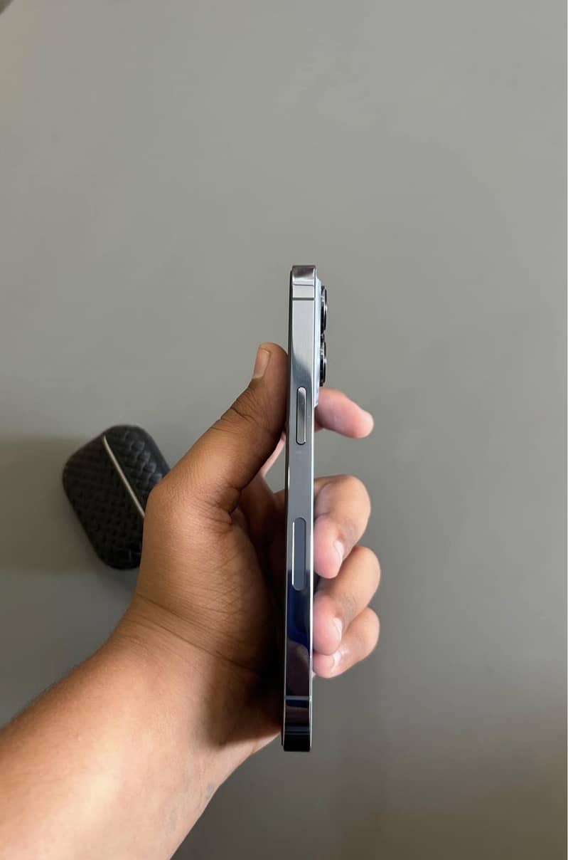 Apple iPhone 13 Pro 2