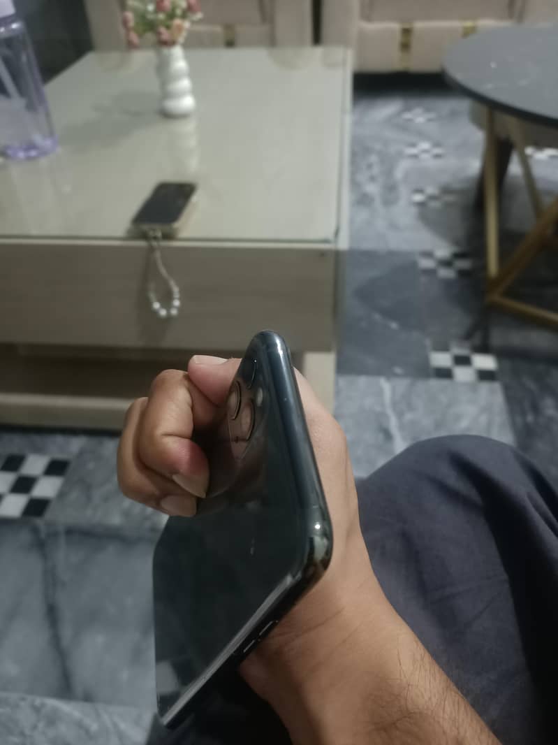 Apple iPhone 11 Pro Max 2