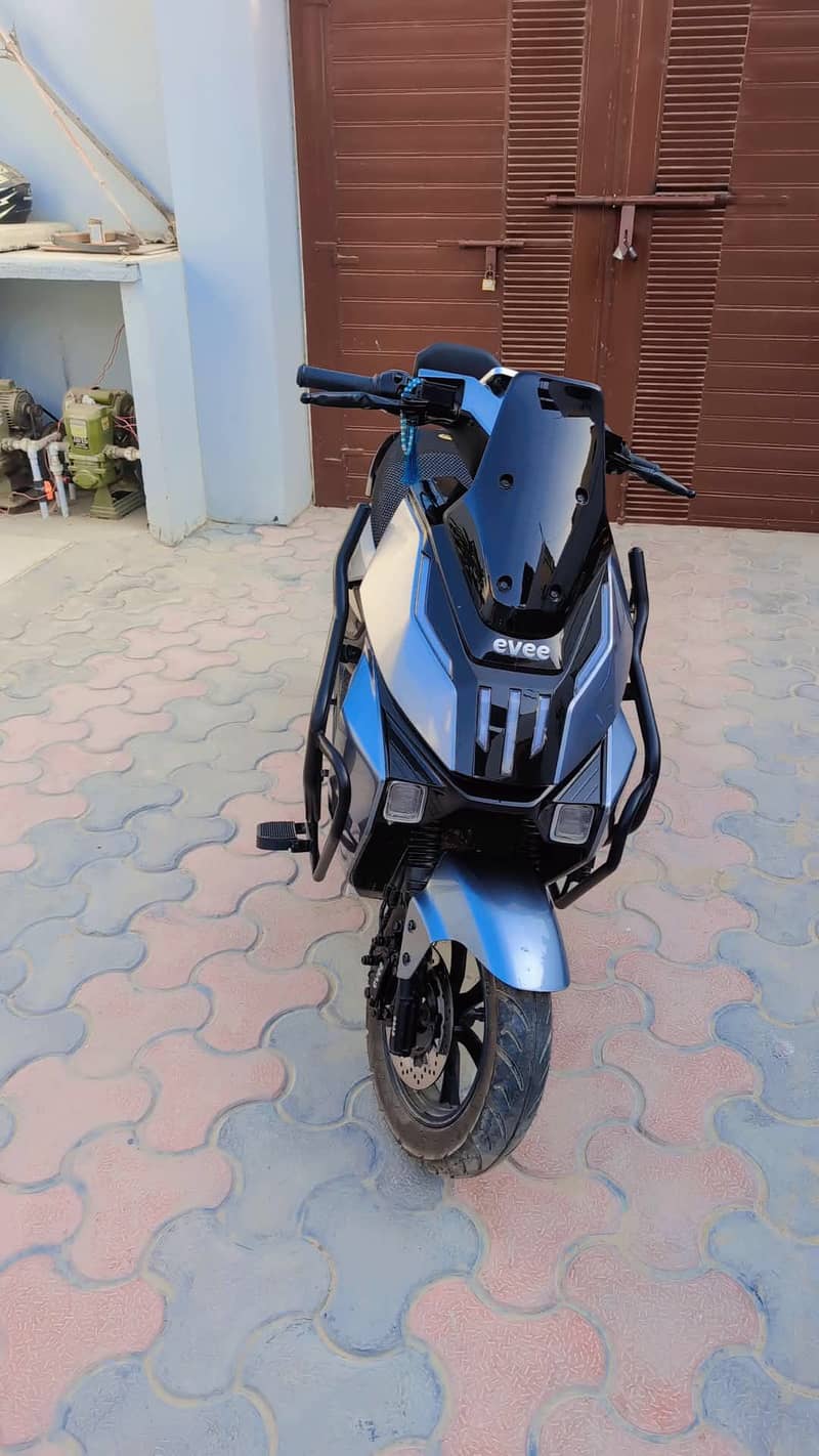 Evee E-Scooter 0