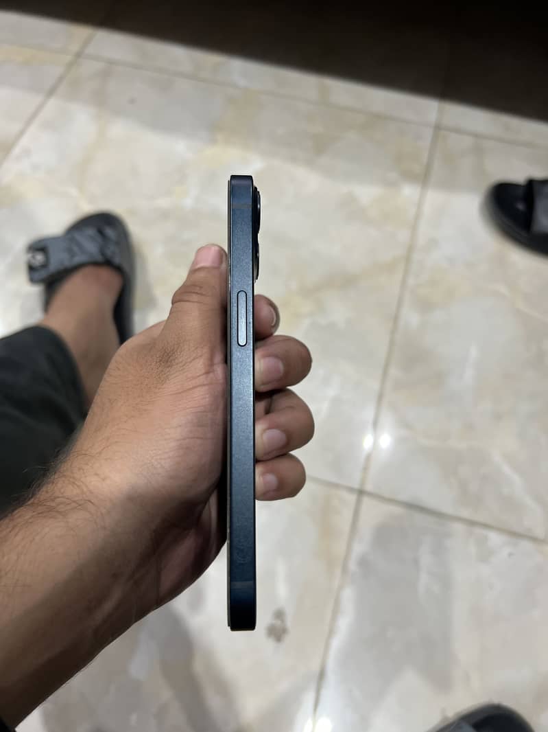 Apple iPhone 13 4