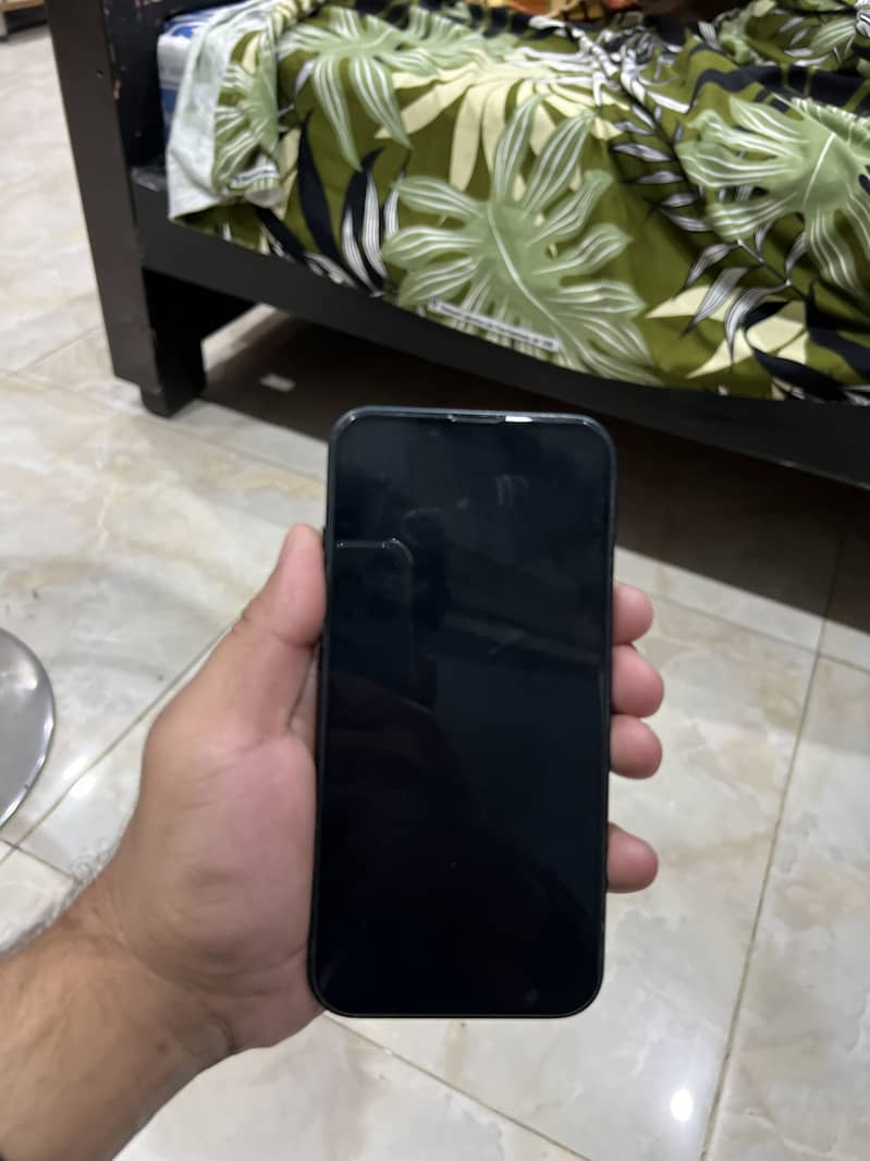 Apple iPhone 13 5