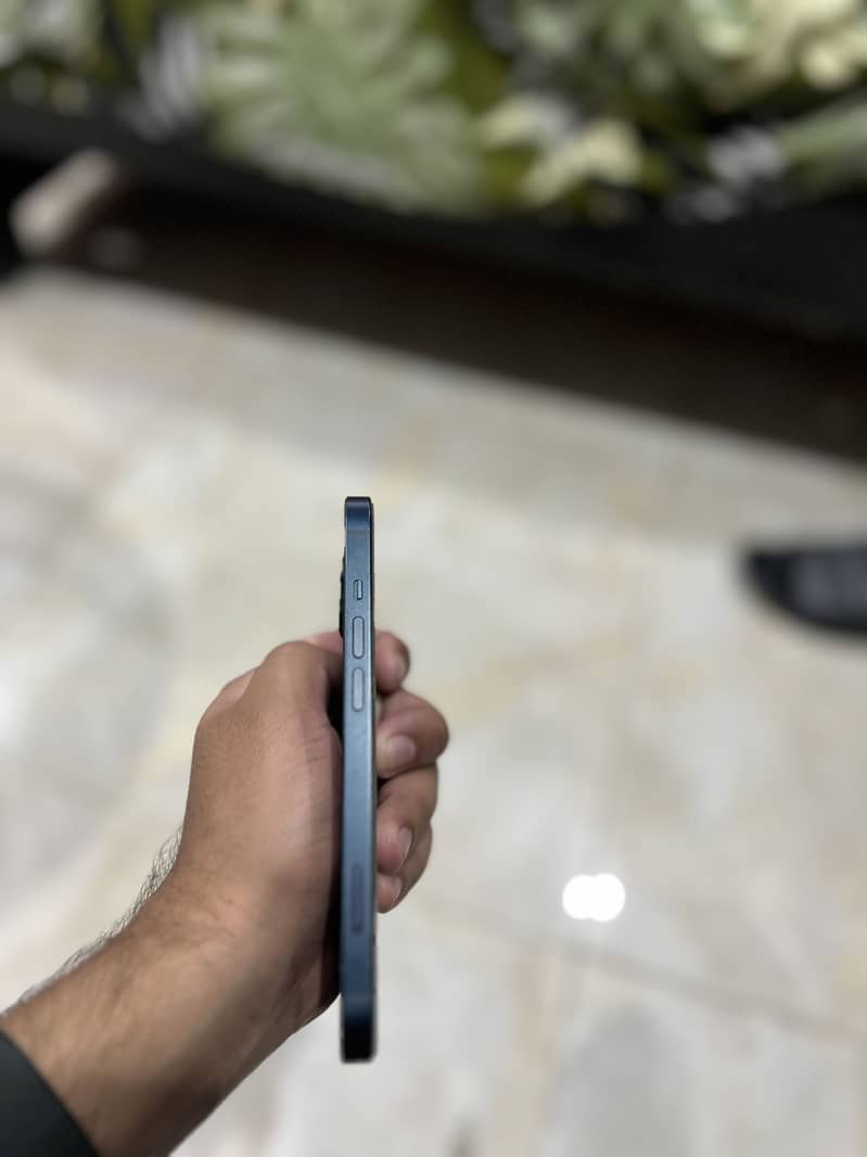 Apple iPhone 13 6