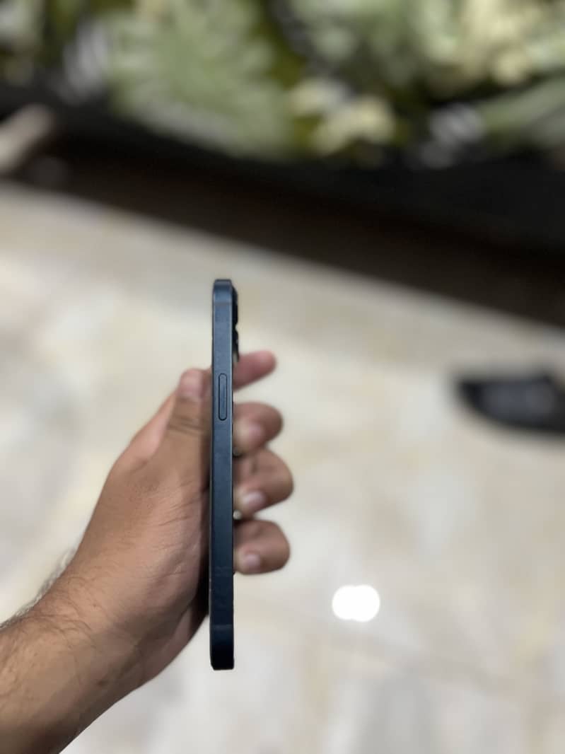 Apple iPhone 13 7