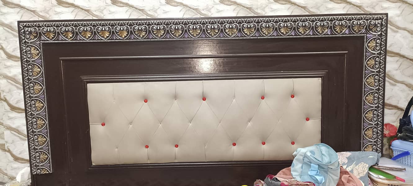 wooden bed 0