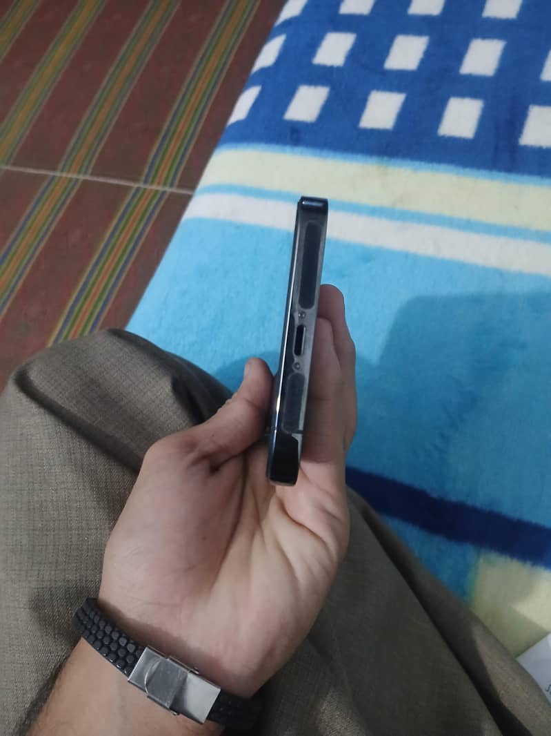 Apple iPhone 13 Pro Max 2
