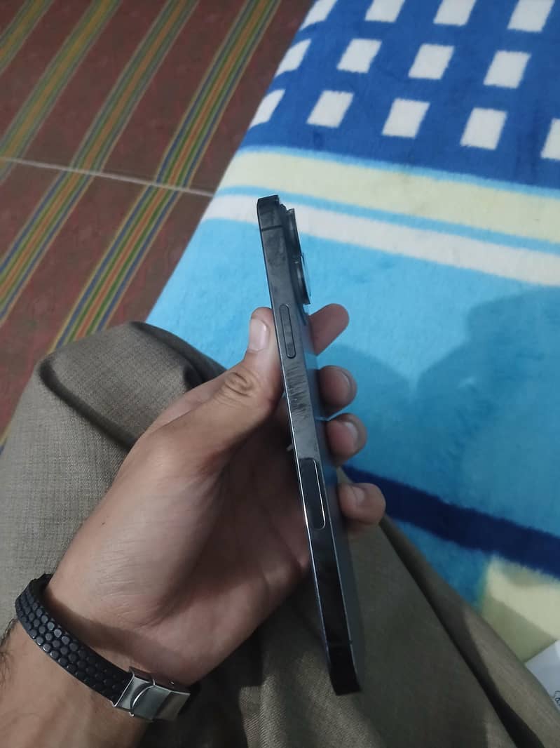 Apple iPhone 13 Pro Max 4