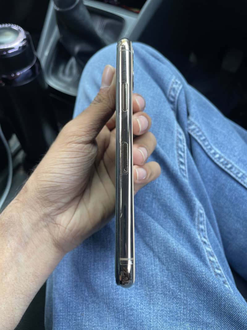 Apple iPhone 11 Pro 2