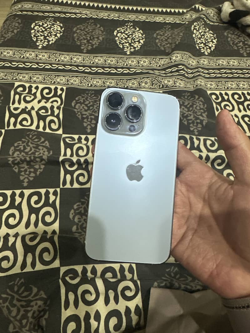 Apple iPhone 13 Pro 1