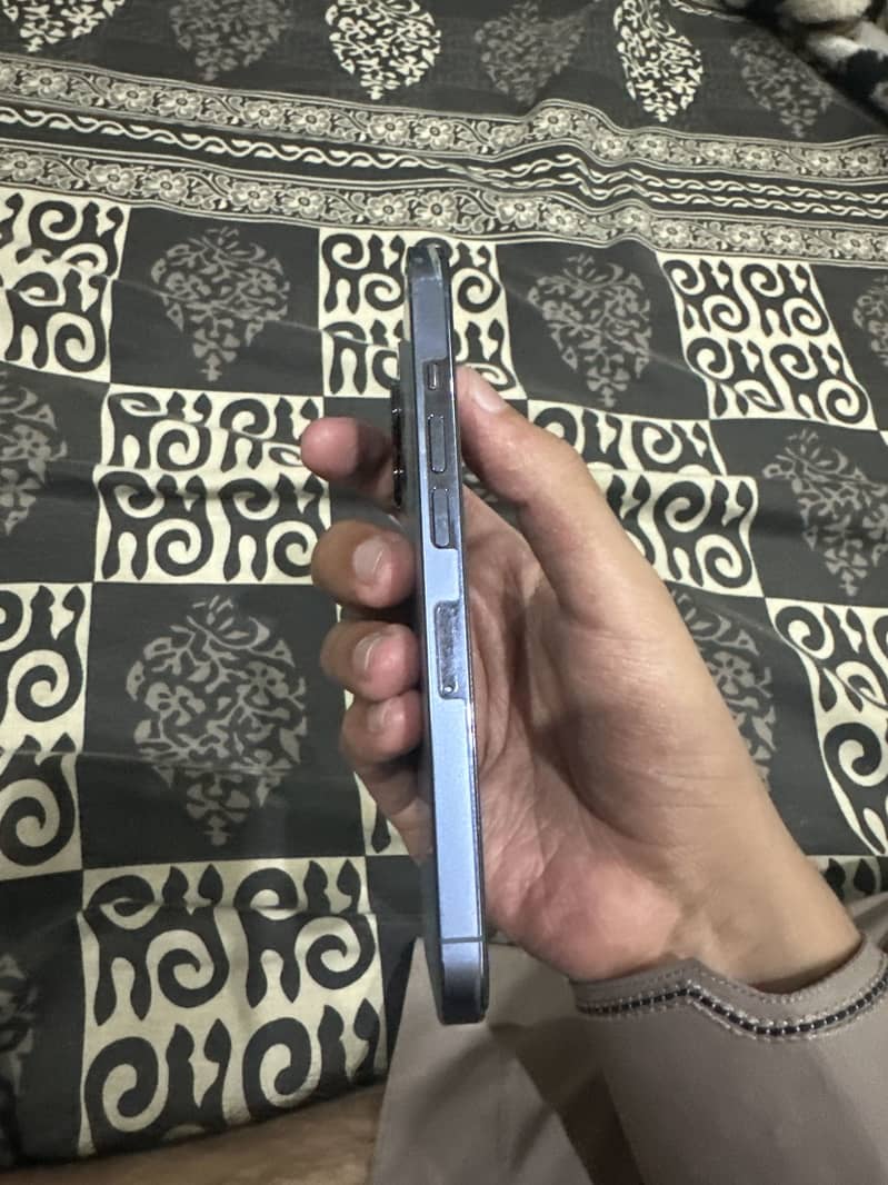 Apple iPhone 13 Pro 2