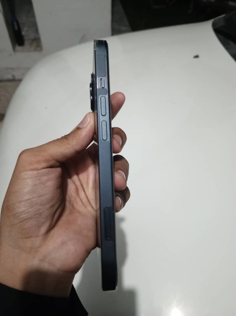 Apple iPhone 13 2