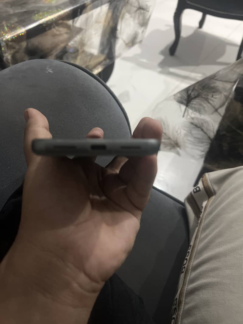 Google Pixel 8 4