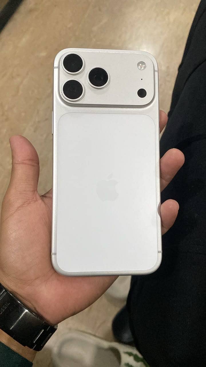 Apple iPhone 17 Pro Max 1